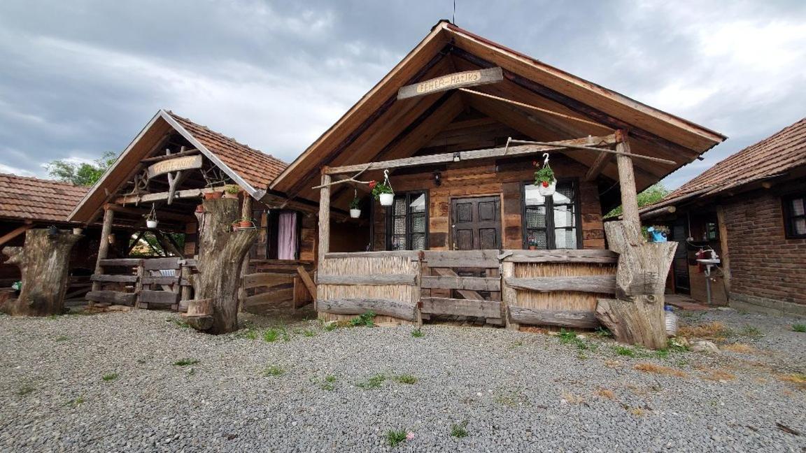Casa Rustic Feher & Fekete Vendeghazak Совата Экстерьер фото