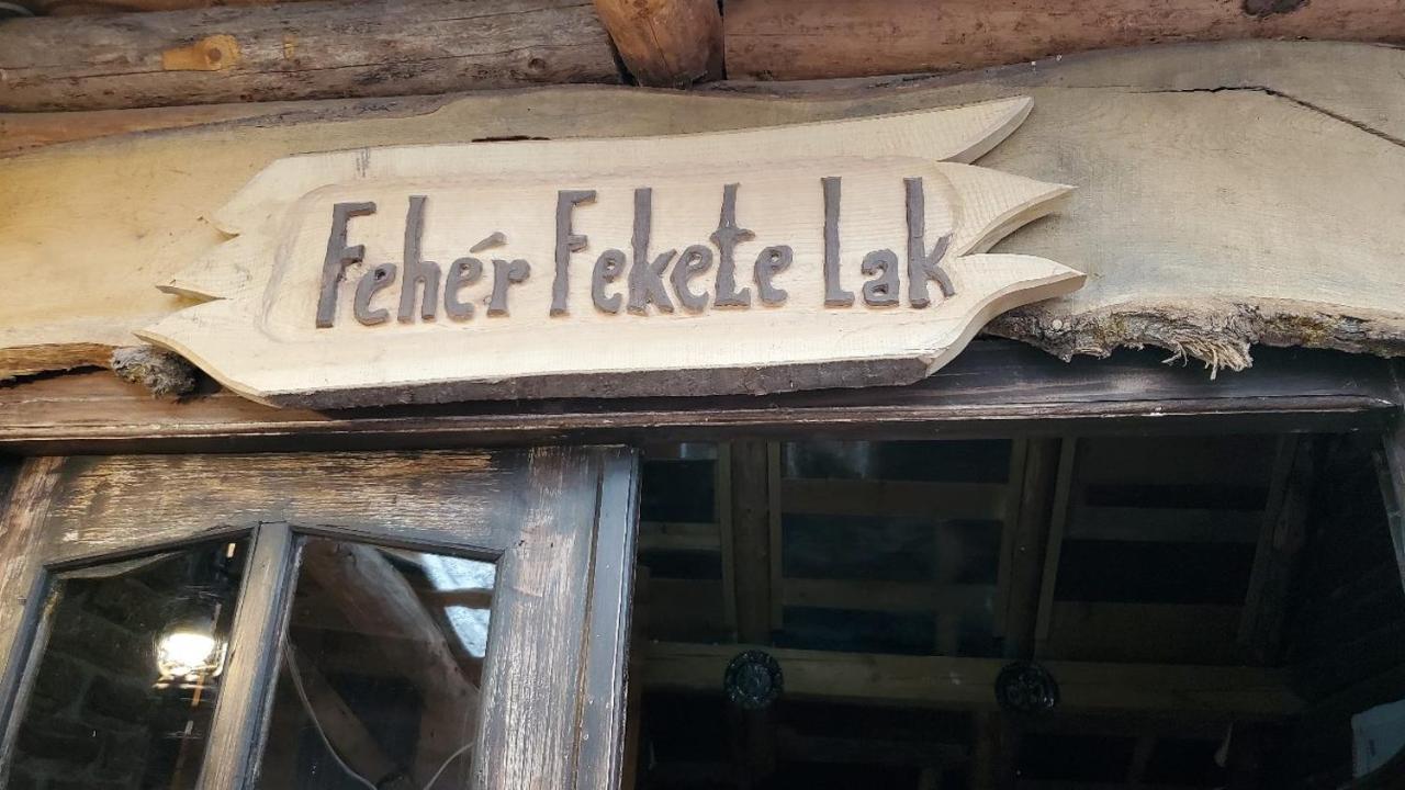 Casa Rustic Feher & Fekete Vendeghazak Совата Экстерьер фото
