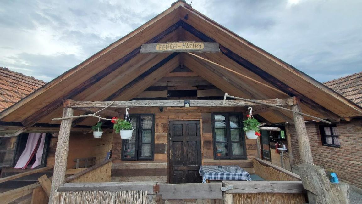 Casa Rustic Feher & Fekete Vendeghazak Совата Экстерьер фото