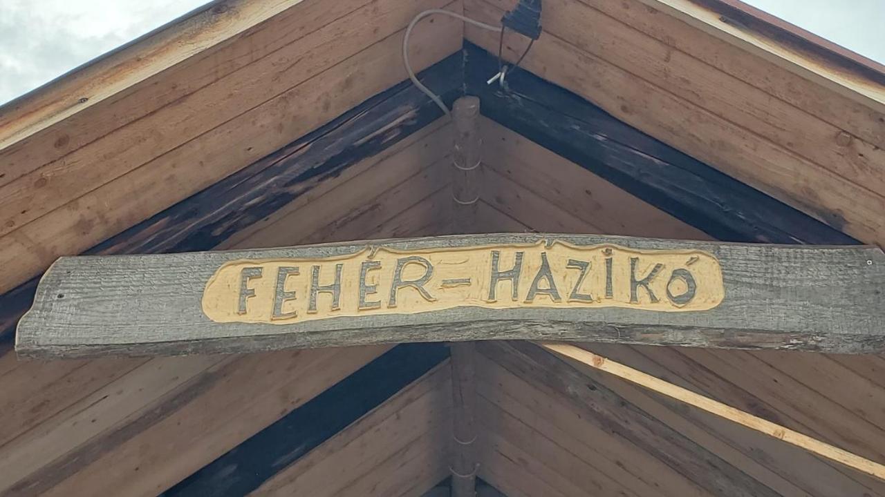 Casa Rustic Feher & Fekete Vendeghazak Совата Экстерьер фото